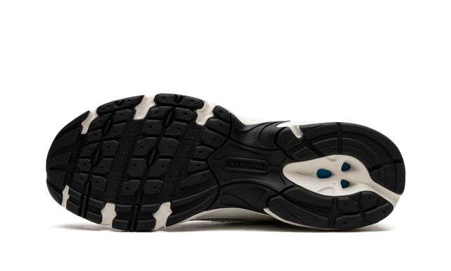 New Balance 530 White Gold Black Sneakers