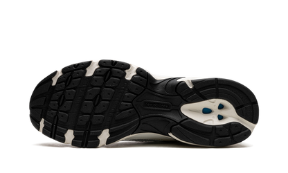 New Balance 530 White Gold Black Sneakers