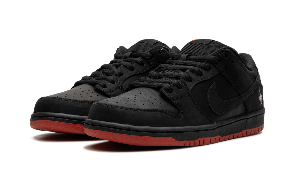 Nike Dunk Low Black SB Pigeon Sneakers