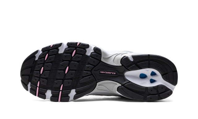 New Balance 530 White / Pink Sneakers
