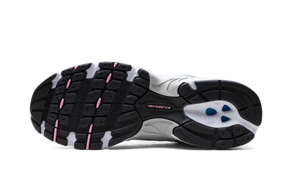 New Balance 530 White / Pink Sneakers
