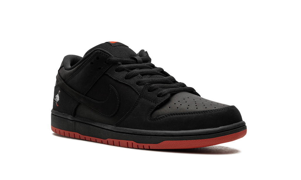 Nike Dunk Low Black SB Pigeon Sneakers