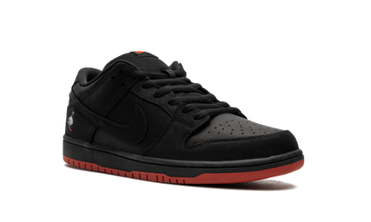 Nike Dunk Low Black SB Pigeon Sneakers
